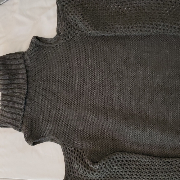 AMERICAN EAGLE Cold Shoulder Cable Knit Turtleneck Sweater Gray Size S - Picture 5 of 7